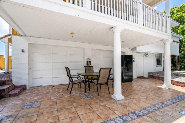 Building Photo - 4985 Gulfstream Rd