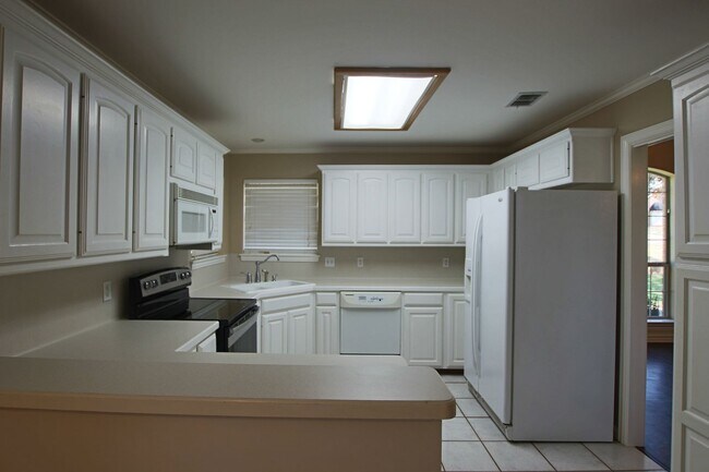 Building Photo - Beautiful 3 Bedroom in Tyler! Coming Soon!