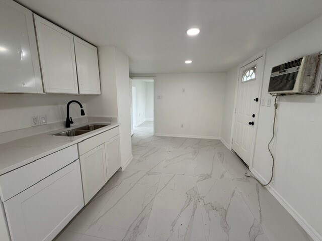 Building Photo - 2210 Clementine