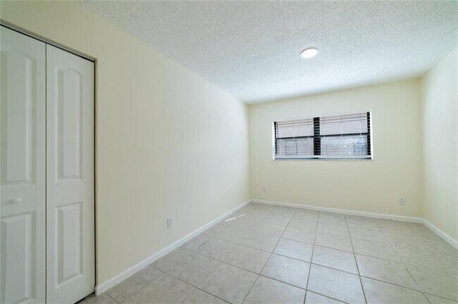 Building Photo - 1260 NW 101st Ave