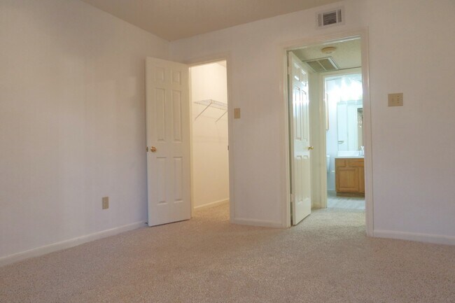Building Photo - 1311 Antoine Dr