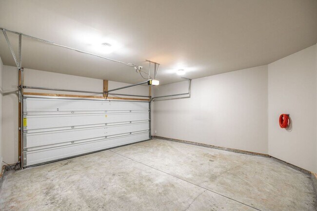 Building Photo - AVAILABLE NOW in Foxland Crossing