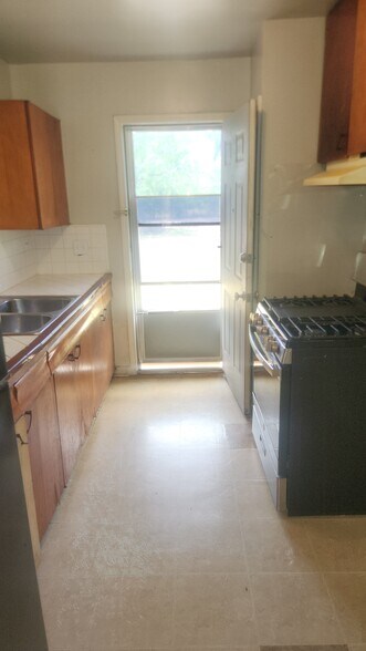 Building Photo - 3374 J St