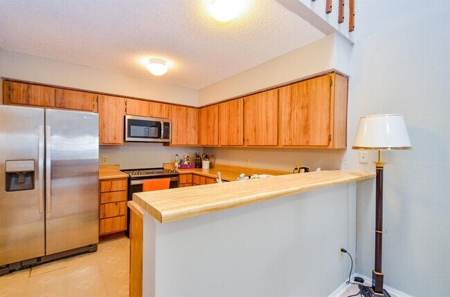 Building Photo - 6211 Ludington Dr