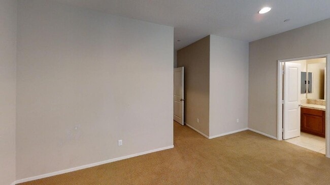 Building Photo - Singleton Heights 4 bedroom 3 1/2 bath Home