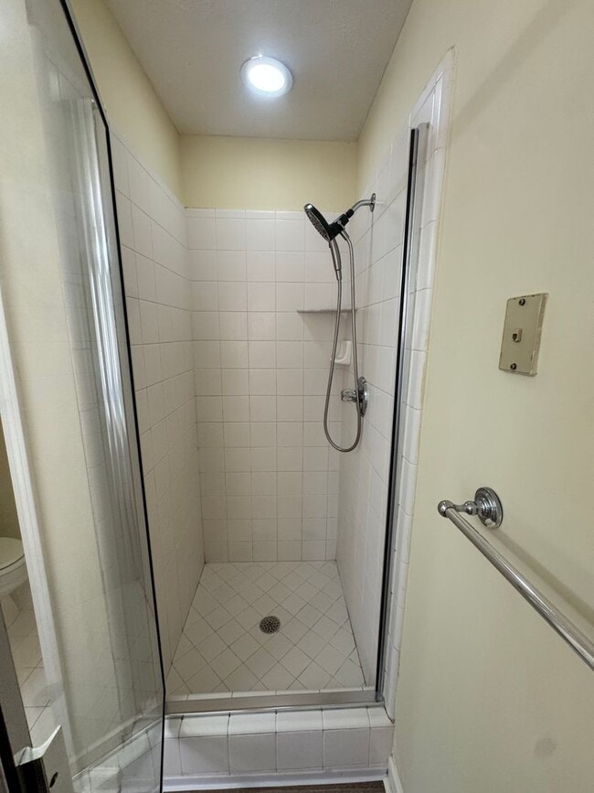 Building Photo - End of Cul-de-sac home