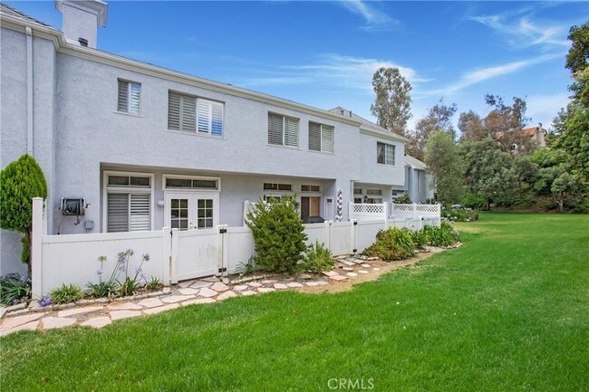 Building Photo - 28255 Paseo El Siena