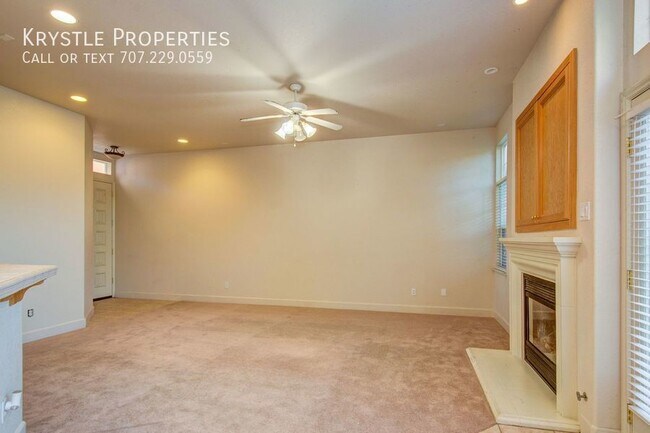 Building Photo - Spectacular property in Vallejo's Gated Ti...