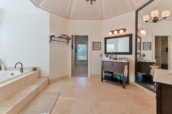 Building Photo - 3030 Sugarloaf Club Dr