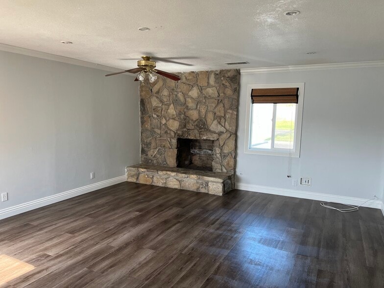 Building Photo - 2526 E Balsam Ave