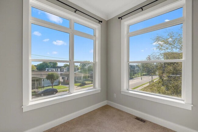 Building Photo - 1725 7th Ave N