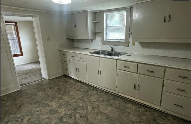 Building Photo - Charming 1-Bedroom Rental in the Heart of ...