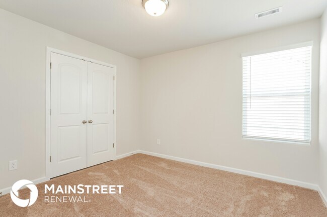 Building Photo - 561 Flannel Way