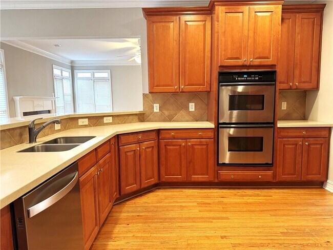Building Photo - 907 Lenox Ct NE