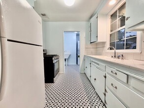 Building Photo - 1232 Ridgeley Dr