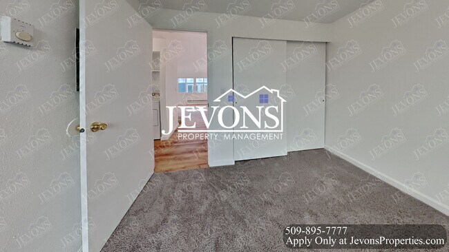Building Photo - 1722 E 56th St