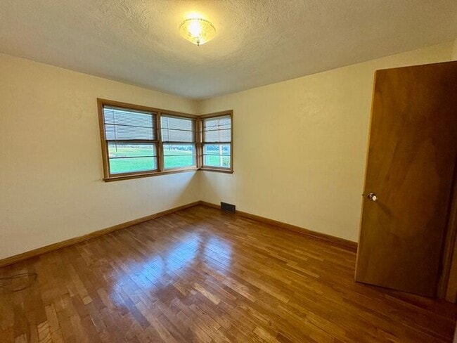 Building Photo - 3 bedroom Home, Buchanan, Country Setting