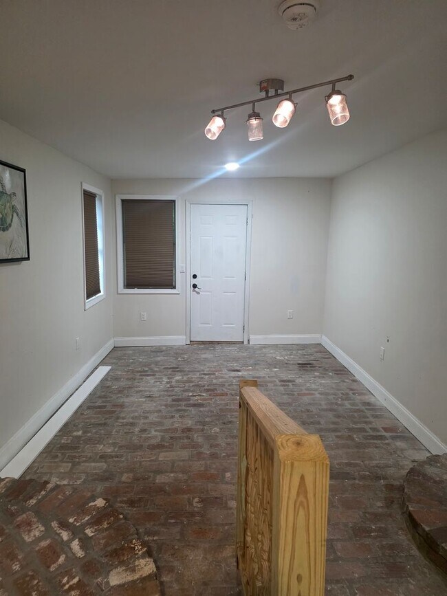 Building Photo - 1808 41st Ave