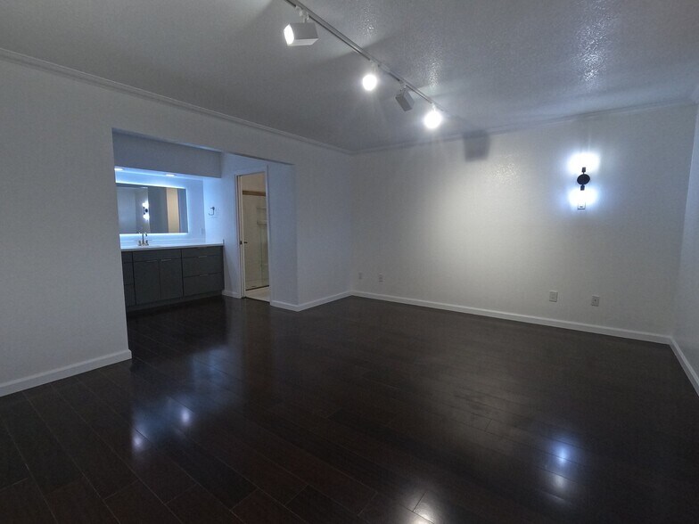 Building Photo - 1630 Olua St