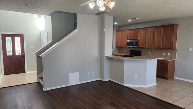 Building Photo - 11430 Hackmatack Way