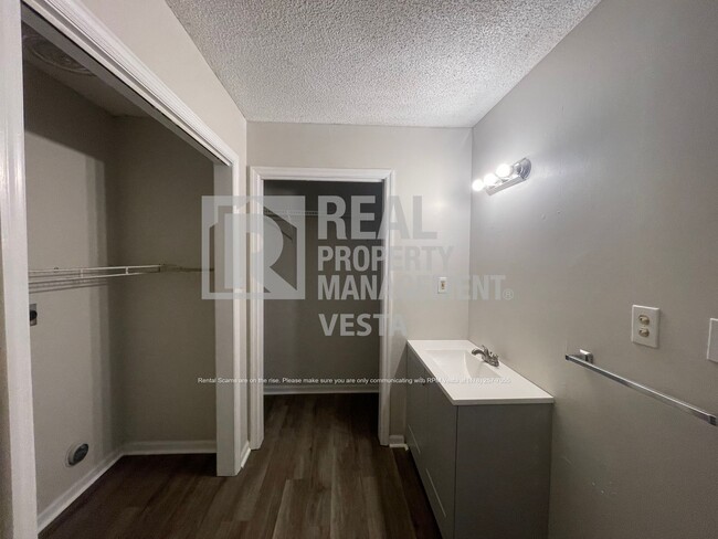 Building Photo - 5351 Finsbury Dr
