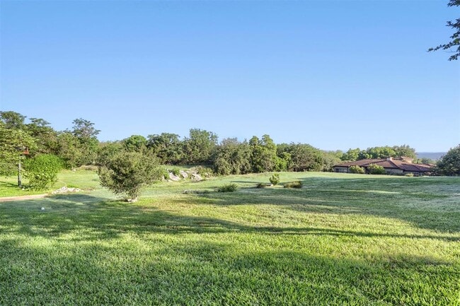 Building Photo - 208 Crescent Bluff