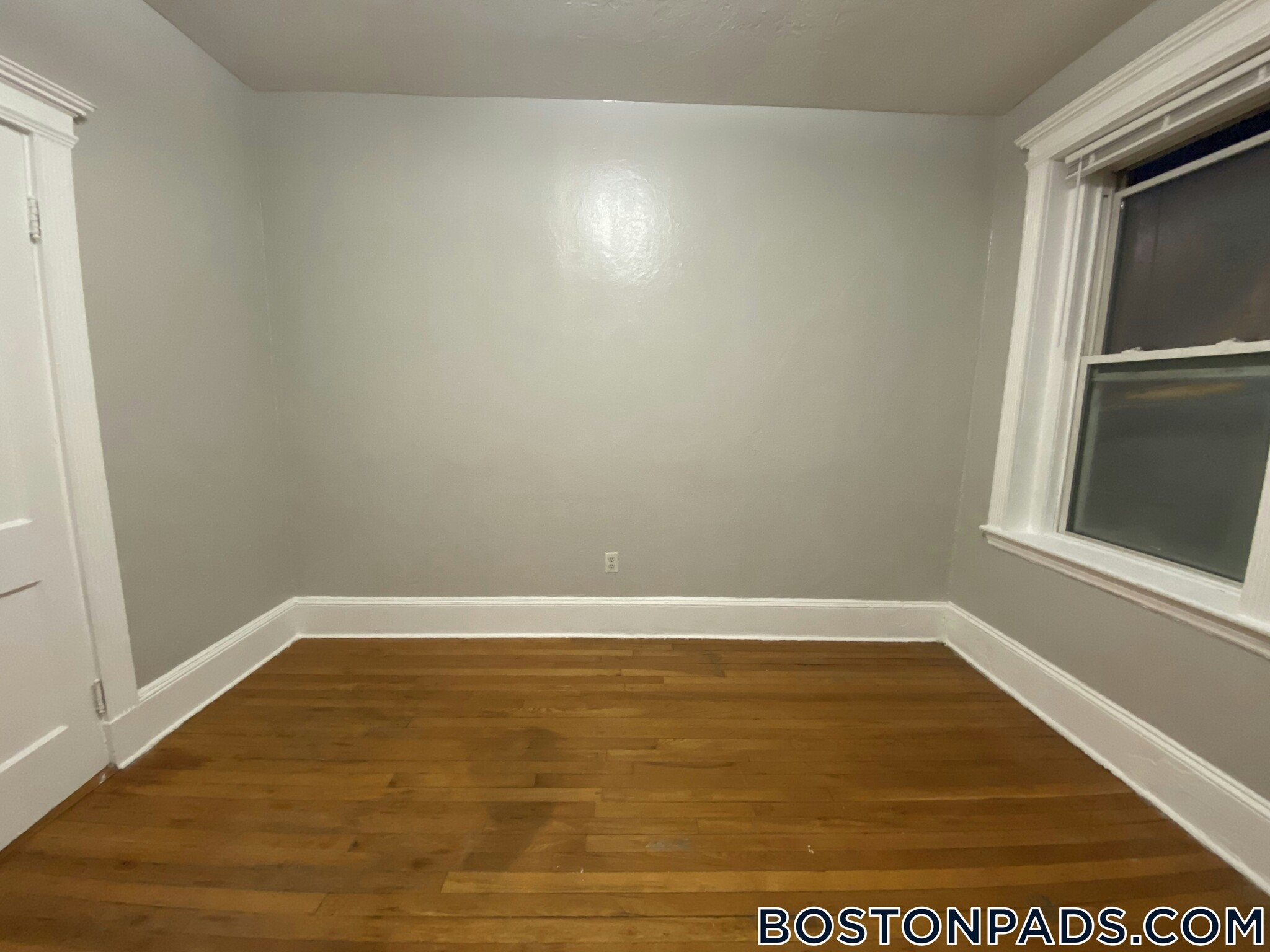 Building Photo - 463 Park Dr