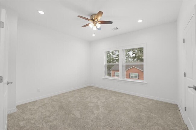 Building Photo - 5262 Ella Blvd
