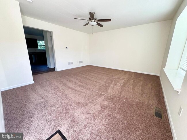 Building Photo - 120 Salerno Dr