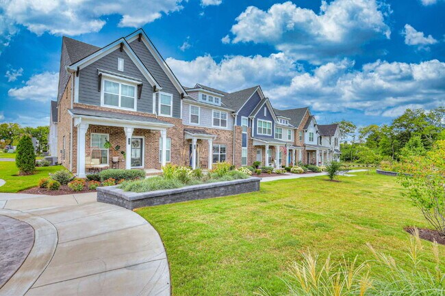 Building Photo - Like-New Modern Townhome Near Dining, Shopping, Trails & Old Hickory Lake