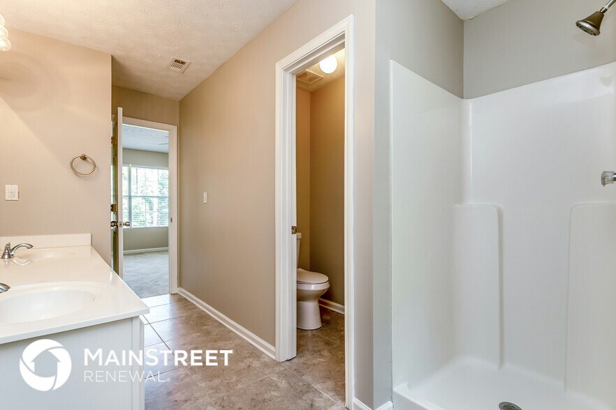 Building Photo - 1305 Sandybrook Ct