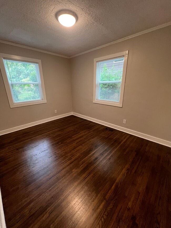 Building Photo - Remodeled 2 Bedroom in Camp North End area
