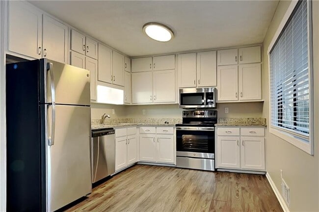 Building Photo - 2750 Herron Cir