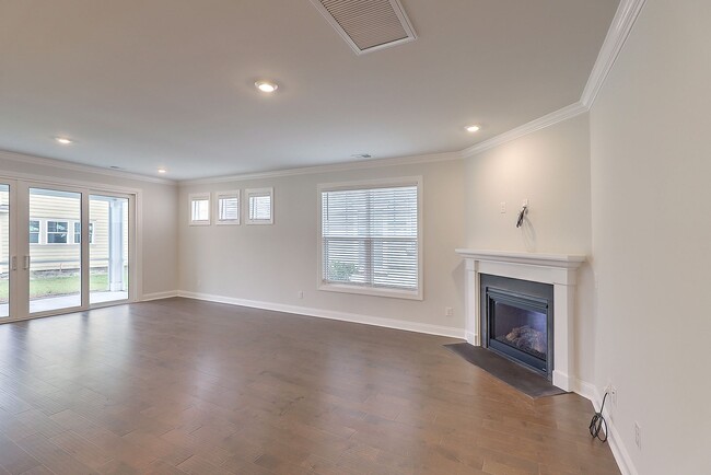 Building Photo - Cane Bay home available!