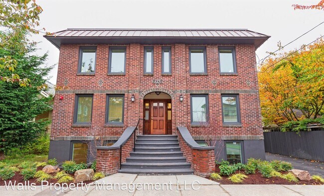 Building Photo - 616 N 48th St