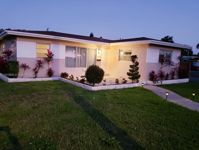 Primary Photo - 1031 N 16th Ct