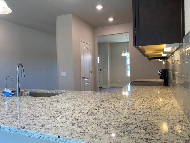 Building Photo - 716 Red Barn Bnd