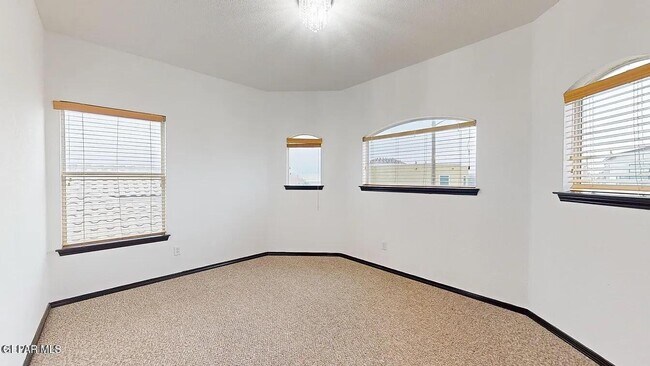 Building Photo - 3864 Tierra Campa Dr