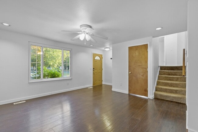 Building Photo - 4638 Vallejo Dr