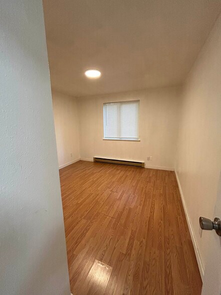 Building Photo - 4401 Saratoga Pl NE