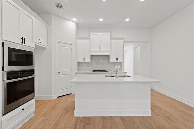 Building Photo - 16310 Rock Hollow Bend Ln