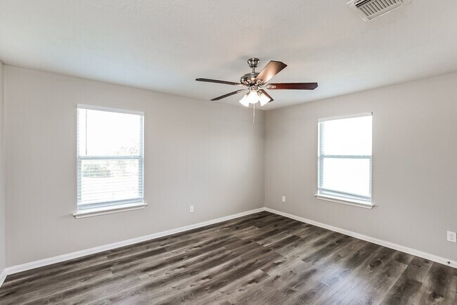 Building Photo - 5370 Kyla Cir