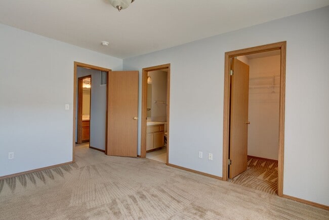 Building Photo - 972 NW Quarterdeck Loop