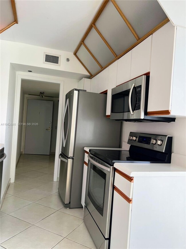 Building Photo - 3610 Yacht Club Dr