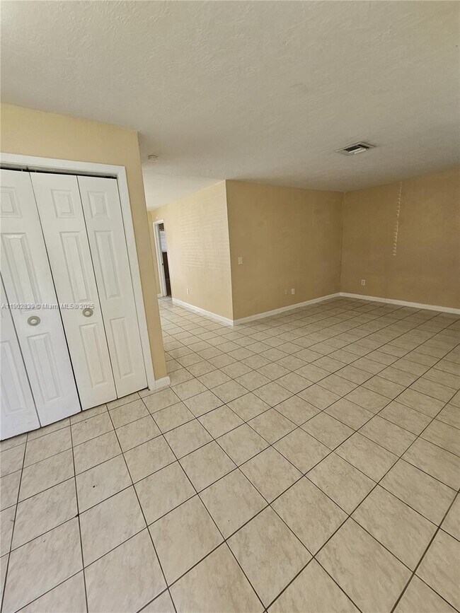 Building Photo - 6029 SW 34th St