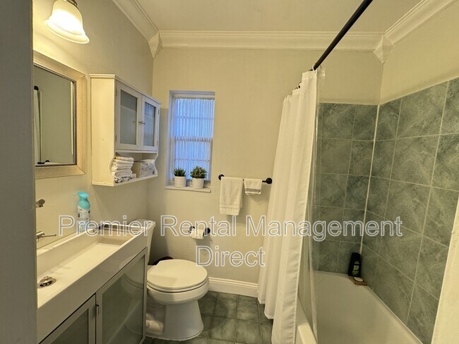 Building Photo - 406 SW 7th St