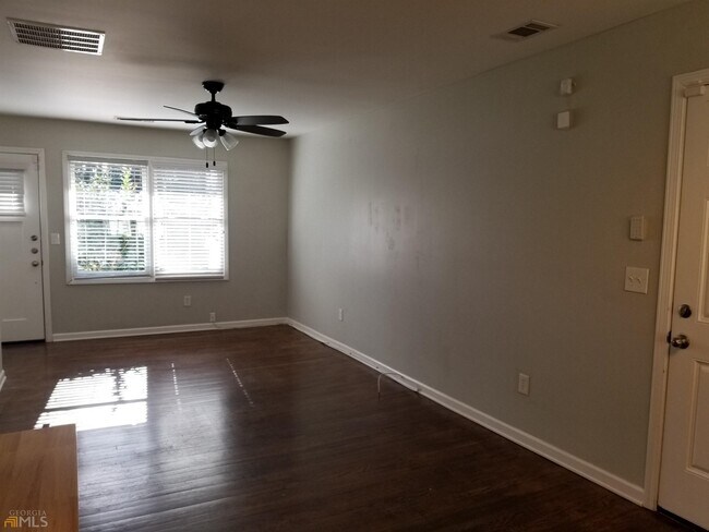 Building Photo - 2644 Farn Dr