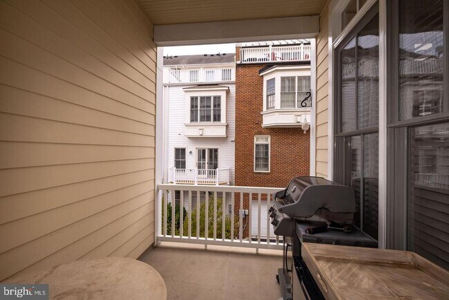 Building Photo - 712 Bracey Ln