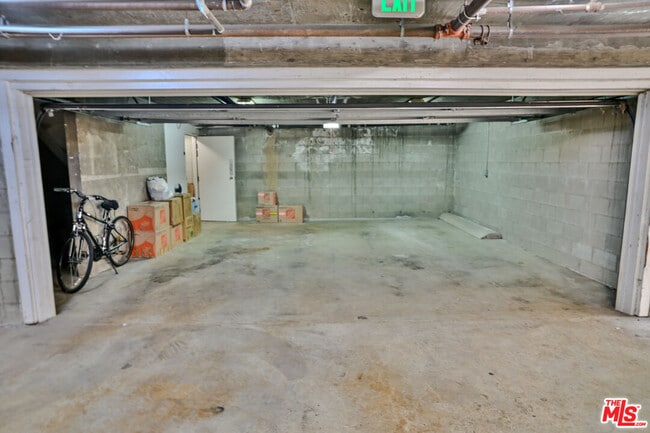 Building Photo - 2418 Mohawk St