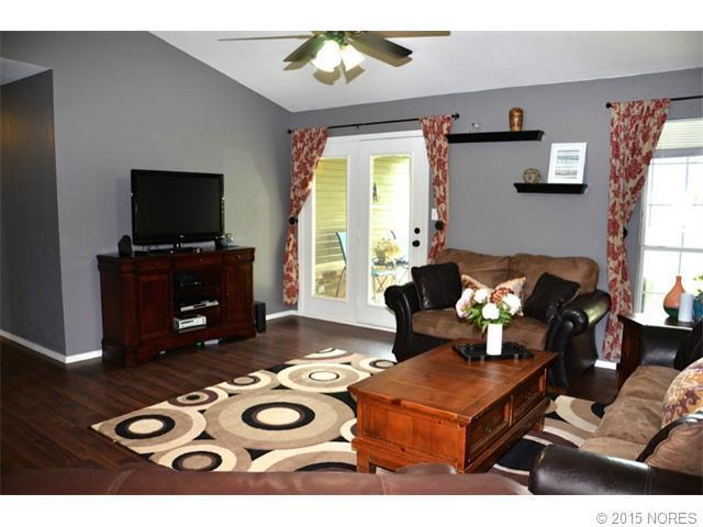 Building Photo - 9427 Magnolia Wood Dr